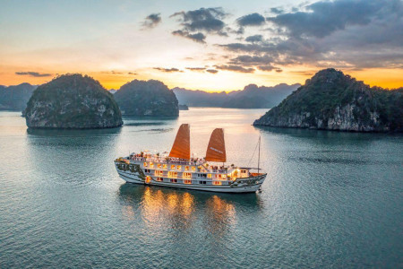 Ha Long Bay Vietnam Travel Guide: Cruises, Islands & Attractions