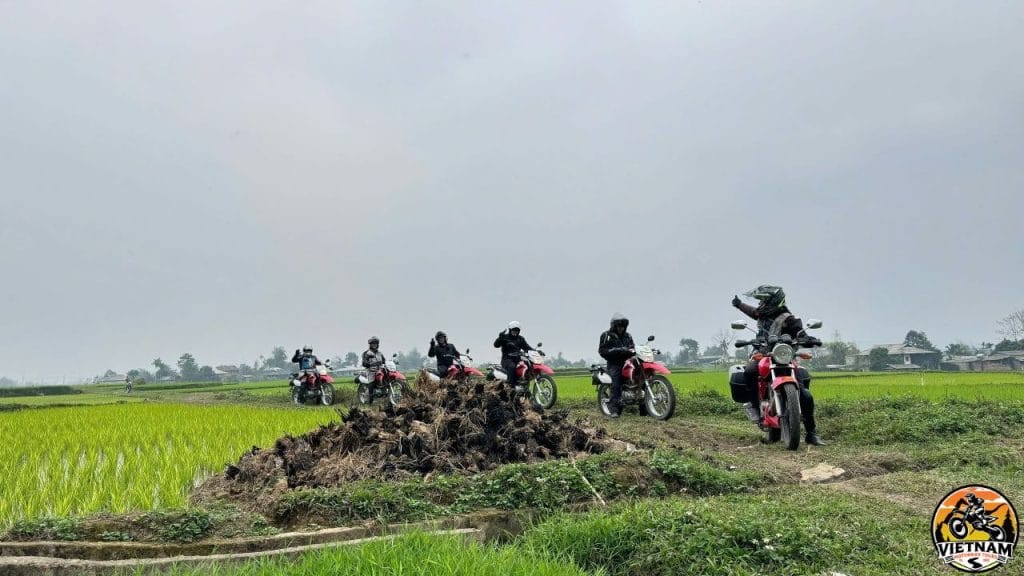 This is one of the favorite Northeast Vietnam motorbike tours. The 6-day motorbike tour will offer you the most outstanding views of Northern Vietnam’s mountain areas. You will be in the most remote areas and the poorest part of Vietnam with friendly, colorful, and interesting people. Besides, you will have a chance to see the most famous and attractive lakes in Vietnam such as Ba Be Lake, Ban Gioc Waterfall, and Sapa. The route has less traffic than the others so this is always the most recommended motorcycle trip in Vietnam.